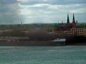 petcoke May14-2013 he Manitowoc loading on a windy day