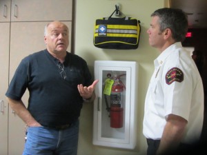 Assistant Fire Chief Mik Preysz and Orcas Fire Chief Kevin O'Brien discuss the operational plan to keep communications going. Photo: Lin McNulty