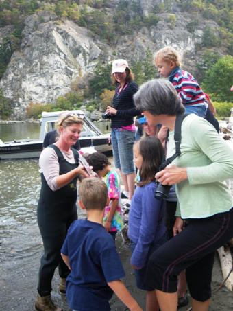 Lopez teacher and Kwiaht volunteer Lorri Swanson on the beach with visitors at Watmough Bight (photo: Kwiaht 2010).