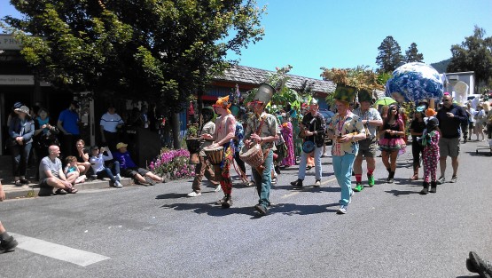 Odd Fellows march and make music in Pet Parade, 2015