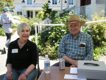 Judy and Doug Schliebus enjoy Market Day at Emmanuel Episcopal Church